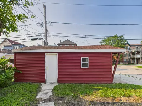 Exterior - 656 E Bowen Ave, Chicago, IL 60653 photo 5 of 6