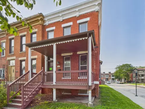 Exterior - 656 E Bowen Ave, Chicago, IL 60653 photo 2 of 6