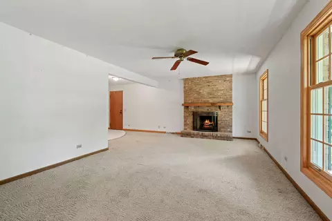 522 Joy Ln, Sleepy Hollow, IL 60118 photo 9