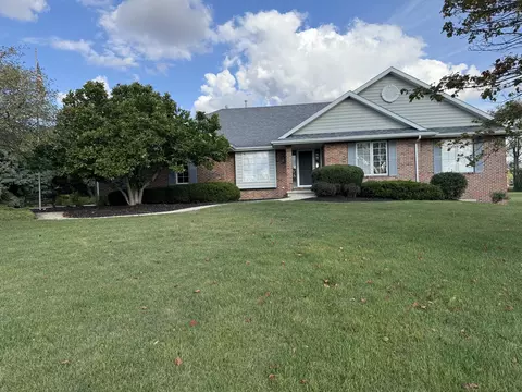 712 S Moccasin Dr, Shabbona, IL 60550