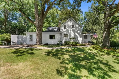 39132 N Mound Ave, Spring Grove, IL 60081