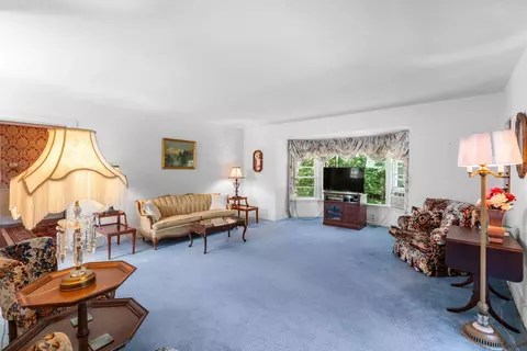 Living - 39132 N Mound Ave, Spring Grove, IL 60081 photo 1 of 2
