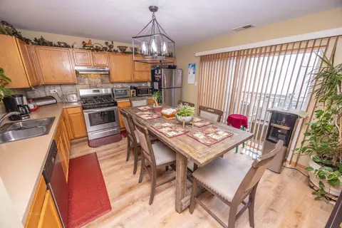Kitchen - 644 Spring Leaf Dr, Joliet, IL 60431 photo 1 of 2