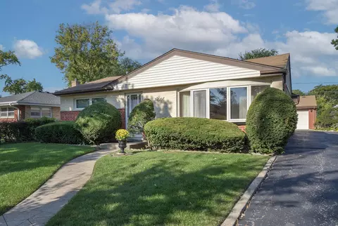 8206 N Octavia Ave, Niles, IL 60714