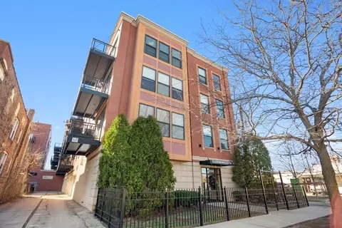 3944 N Claremont Ave #201, Chicago, IL 60618