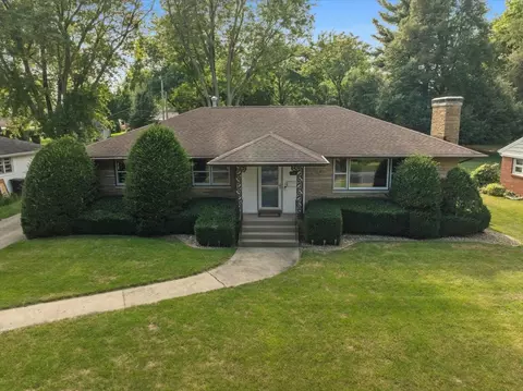 111 N Adelaide St, Normal, IL 61761 photo 2