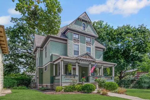 903 Douglas Ave, Elgin, IL 60120
