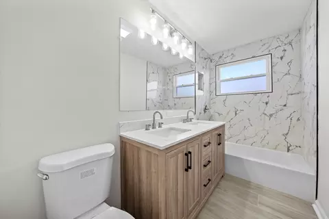 Bath - 3508 Maple Ln, Hazel Crest, IL 60429 photo 2 of 2