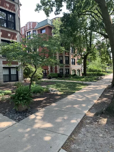 7631 N Eastlake Ter #1B, Chicago, IL 60626