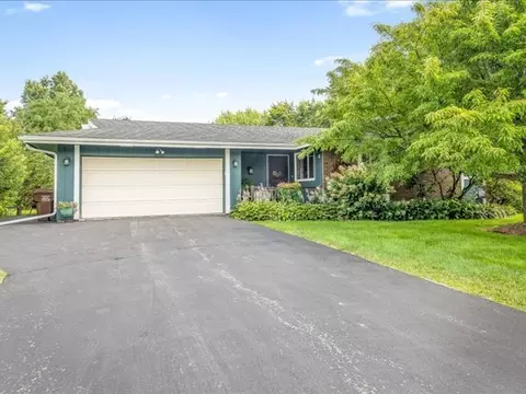 8049 Royal Oaks Rd, Rockford, IL 61107