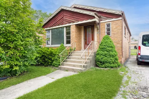 4224 W 109th St, Oak Lawn, IL 60453