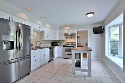 143 E Jackson St, Elmhurst, IL 60126 photo 3