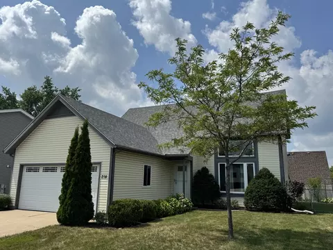 214 N Park Blvd, Streamwood, IL 60107