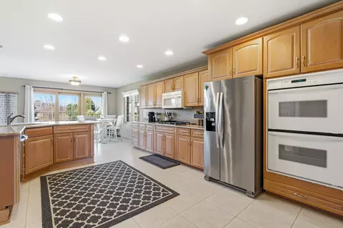 Kitchen - 11924 195th St, Mokena, IL 60448 photo 3 of 4