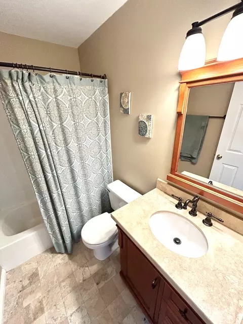 Bath - 2202 Riverside Dr, Plainfield, IL 60586 photo 1 of 3