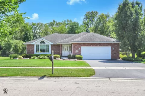 8905 Brown Dr, Frankfort, IL 60423