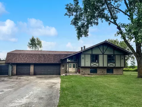 27555 S Forest View Ln, Beecher, IL 60401