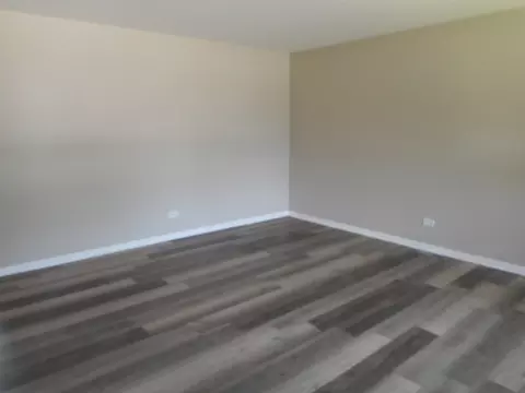 1860 Ashley Rd, Hoffman Estates, IL 60169 photo 4