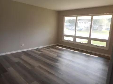 1860 Ashley Rd, Hoffman Estates, IL 60169 photo 3
