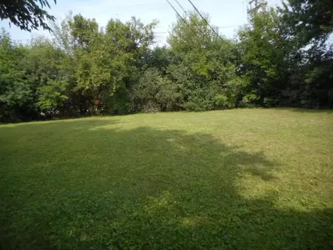 1860 Ashley Rd, Hoffman Estates, IL 60169 photo 2