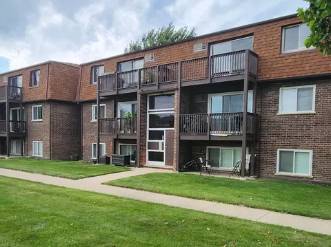 117 Boardwalk St #2E, Elk Grove Village, IL 60007