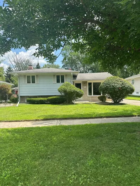 17871 Locust St, Lansing, IL 60438