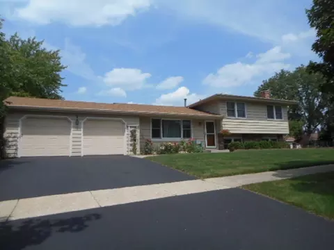 1806 Division St, Saint Charles, IL 60174