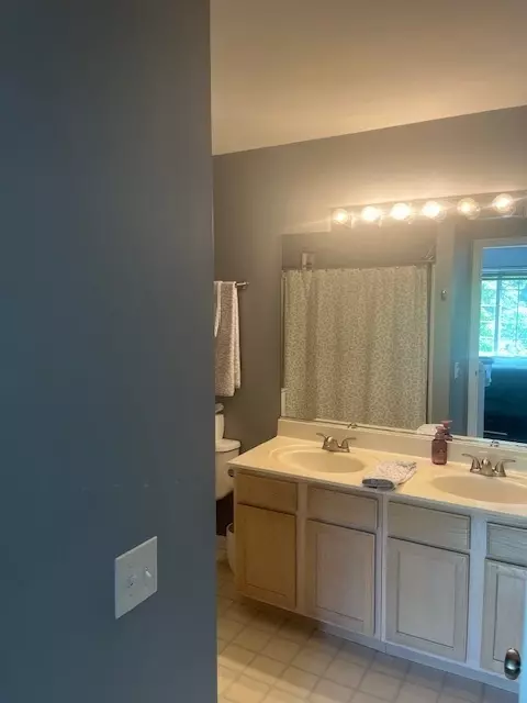 Bath - 1367 Spaulding Rd, Bartlett, IL 60103 photo 1 of 4