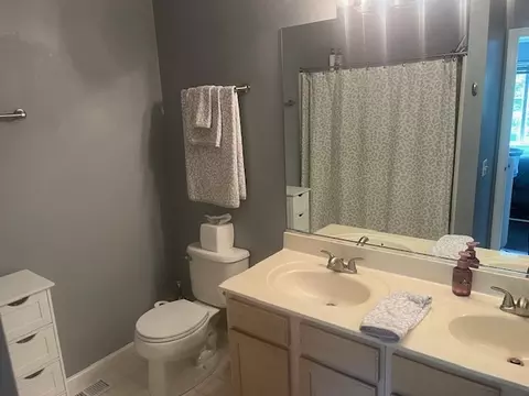 Bath - 1367 Spaulding Rd, Bartlett, IL 60103 photo 2 of 4