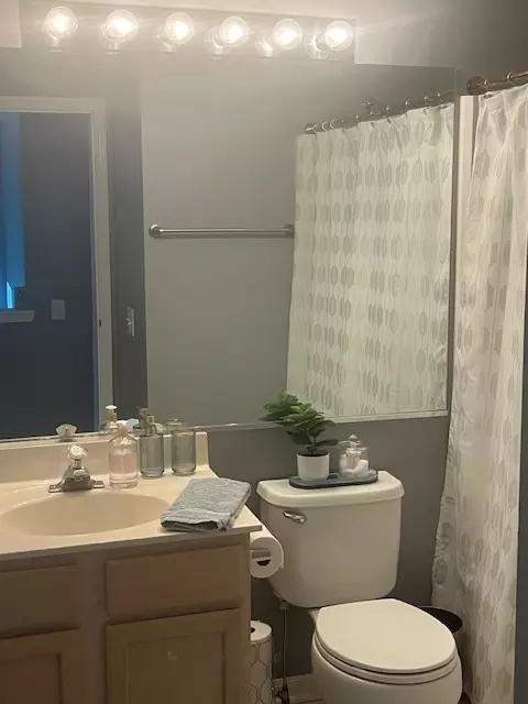 Bath - 1367 Spaulding Rd, Bartlett, IL 60103 photo 3 of 4