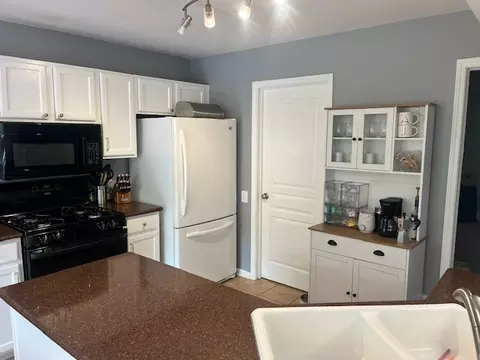 Kitchen - 1367 Spaulding Rd, Bartlett, IL 60103 photo 3 of 3