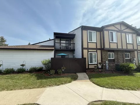 25 Fernwood Dr #25P, Bolingbrook, IL 60440