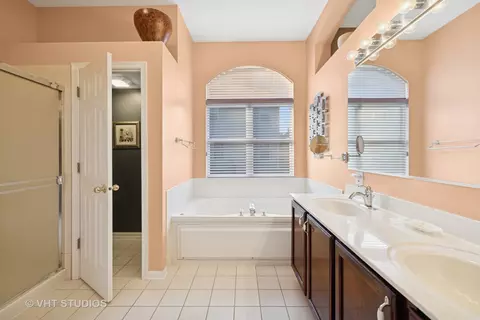 Bath - 2305 Tracy Ln, Algonquin, IL 60102 photo 1 of 5