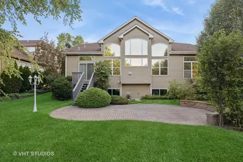 Exterior - 2305 Tracy Ln, Algonquin, IL 60102 photo 4 of 4