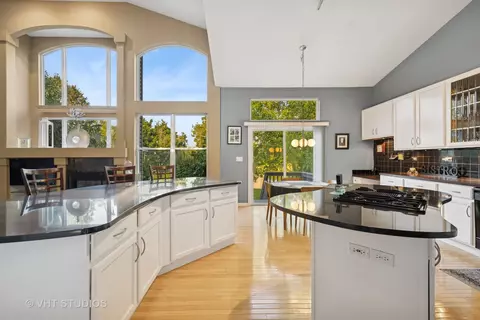 Kitchen - 2305 Tracy Ln, Algonquin, IL 60102 photo 2 of 5