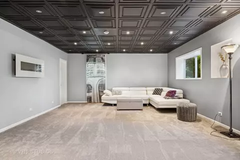 Living - 2305 Tracy Ln, Algonquin, IL 60102 photo 6 of 6