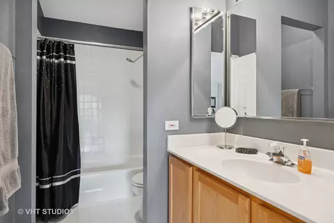 Bath - 2305 Tracy Ln, Algonquin, IL 60102 photo 4 of 5