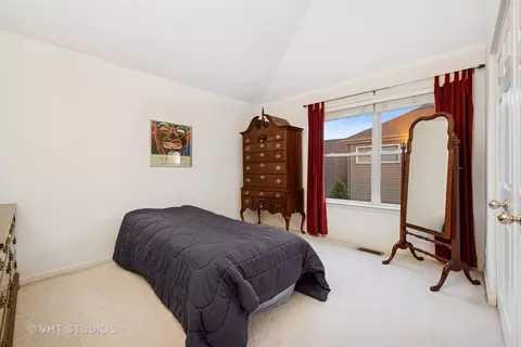 Bedroom - 2305 Tracy Ln, Algonquin, IL 60102 photo 4 of 4
