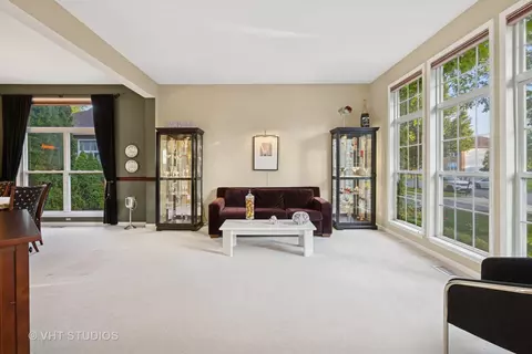 Living - 2305 Tracy Ln, Algonquin, IL 60102 photo 1 of 6