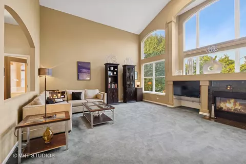 Living - 2305 Tracy Ln, Algonquin, IL 60102 photo 3 of 6