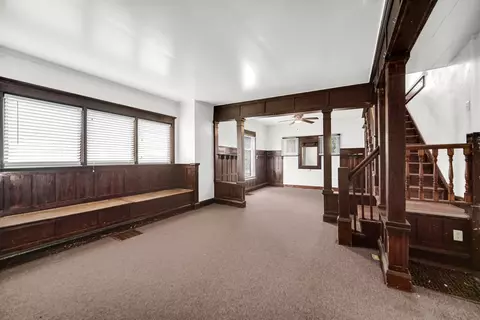 Living - 744 S Elm Ave, Kankakee, IL 60901 photo 4 of 7