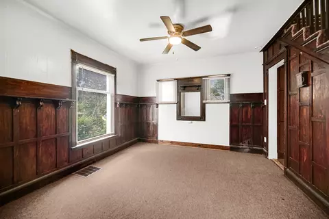 Living - 744 S Elm Ave, Kankakee, IL 60901 photo 3 of 7