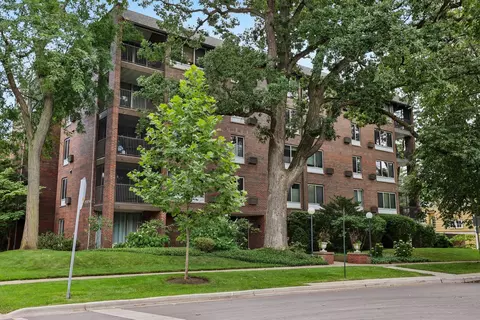 2324 Central St #4C, Evanston, IL 60201