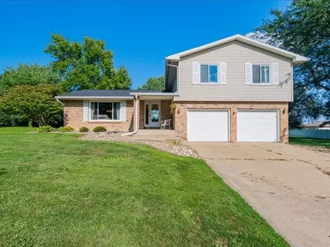 105 Melissa Dr, Lexington, IL 61753