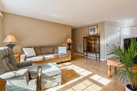 Living - 305 Buckingham Cir #A, Elgin, IL 60120 photo 1 of 3