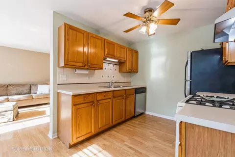 Kitchen - 305 Buckingham Cir #A, Elgin, IL 60120 photo 2 of 2