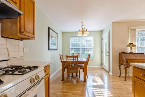 Dining - 305 Buckingham Cir #A, Elgin, IL 60120 photo 1 of 1