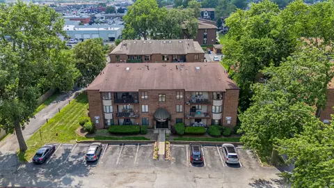 13535 Lamon Ave #112, Crestwood, IL 60418