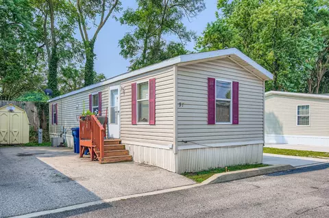 37 S Branch Rd, Northfield, IL 60093
