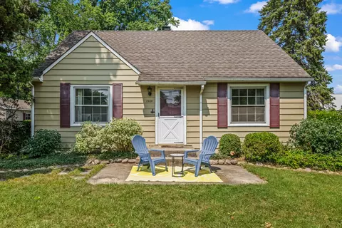 1504 E Olive St, Arlington Heights, IL 60004